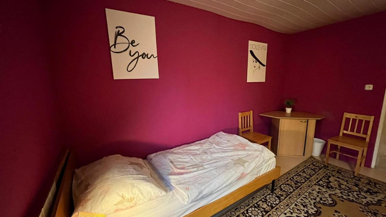 Monteure, Ganzes Haus, Schwarzheide, Haus 1 Lägenhet Exteriör bild