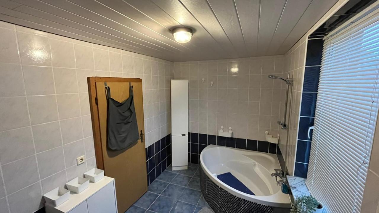 Monteure, Ganzes Haus, Schwarzheide, Haus 1 Lägenhet Exteriör bild