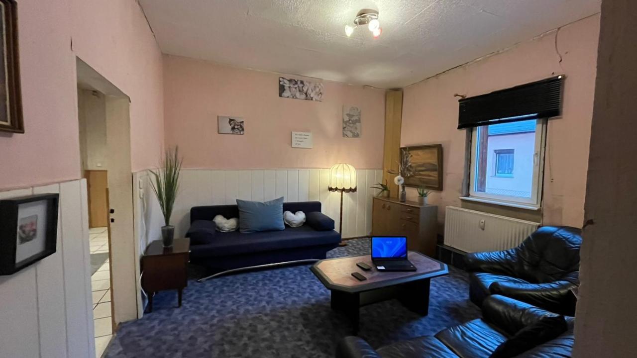 Monteure, Ganzes Haus, Schwarzheide, Haus 1 Lägenhet Exteriör bild