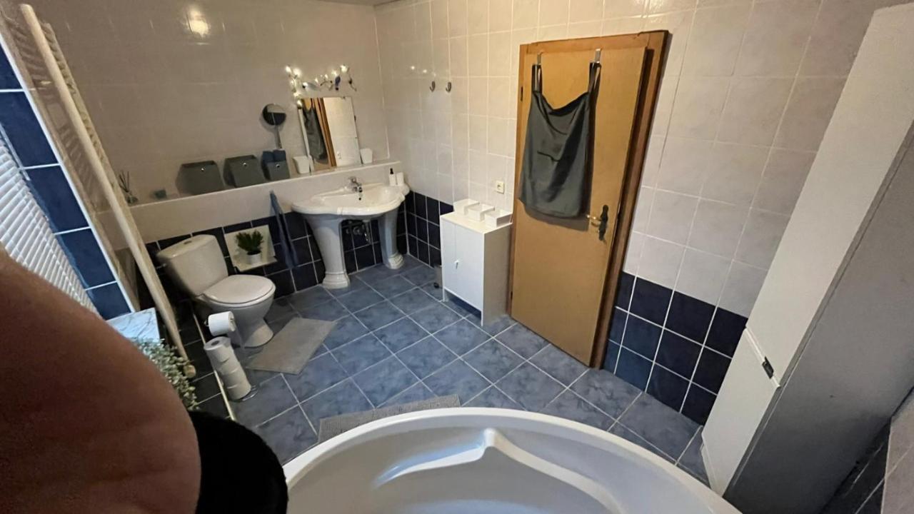 Monteure, Ganzes Haus, Schwarzheide, Haus 1 Lägenhet Exteriör bild