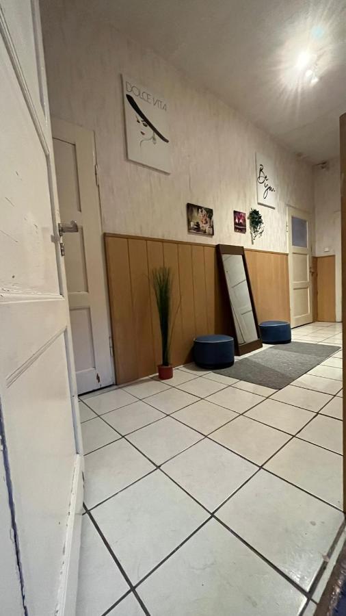 Monteure, Ganzes Haus, Schwarzheide, Haus 1 Lägenhet Exteriör bild
