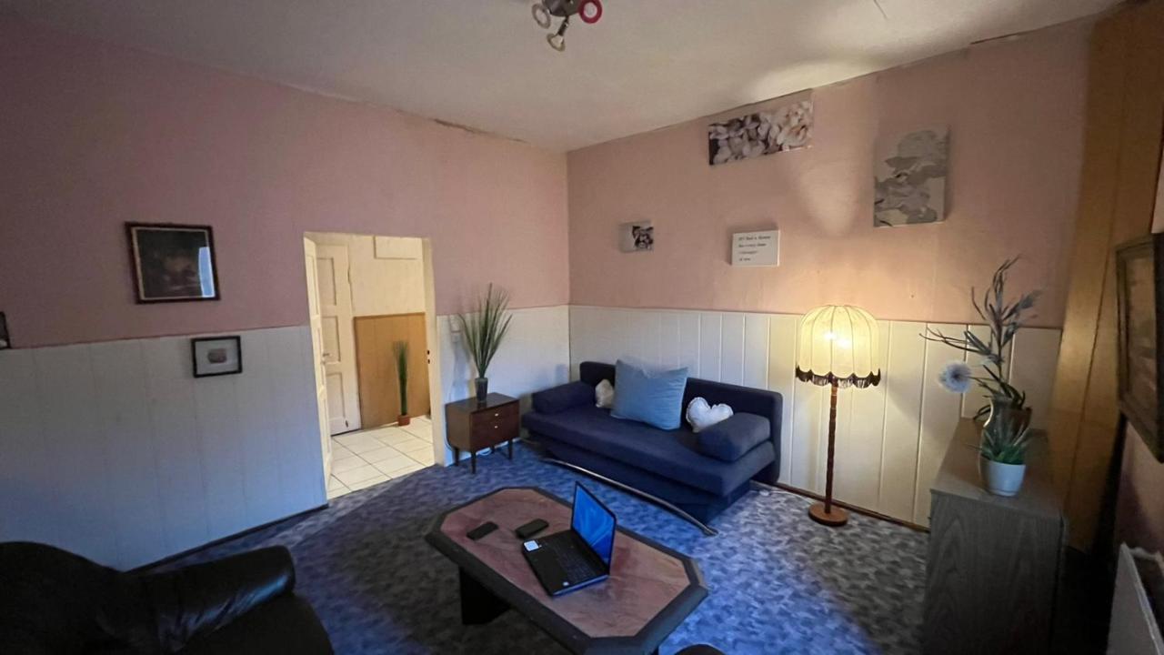 Monteure, Ganzes Haus, Schwarzheide, Haus 1 Lägenhet Exteriör bild