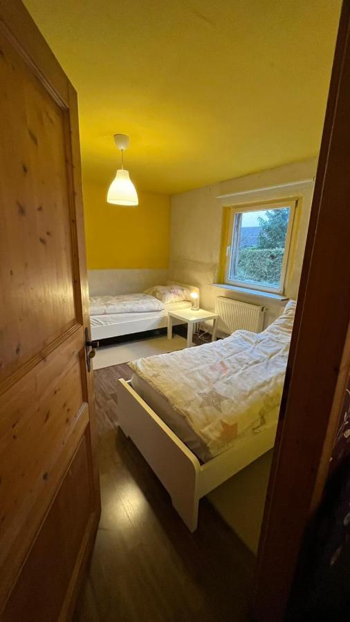Monteure, Ganzes Haus, Schwarzheide, Haus 1 Lägenhet Exteriör bild